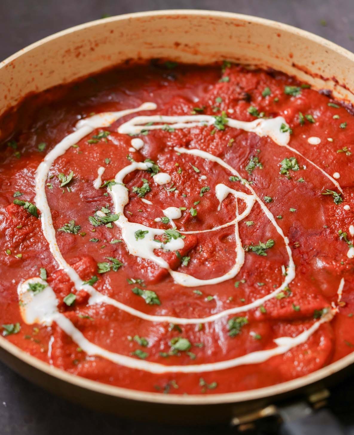 Tofu indiškame čili pomidorų kario padaže (veganiškas)
